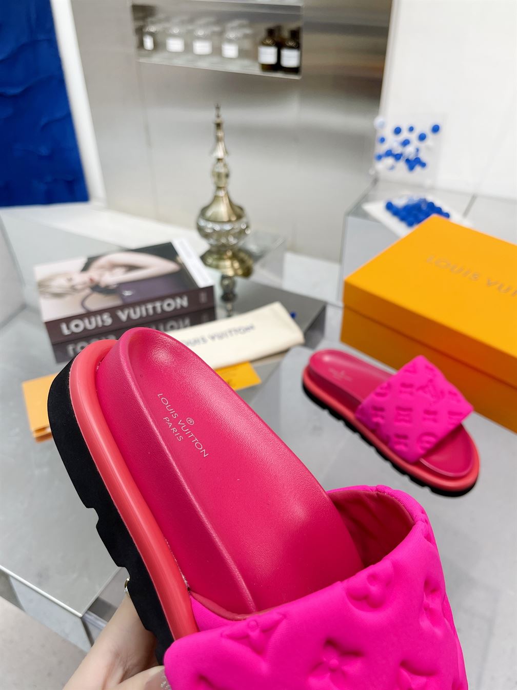 LOUIS VUITTON POOL PILLOW FLAT COMFORT MULE – LVSD051