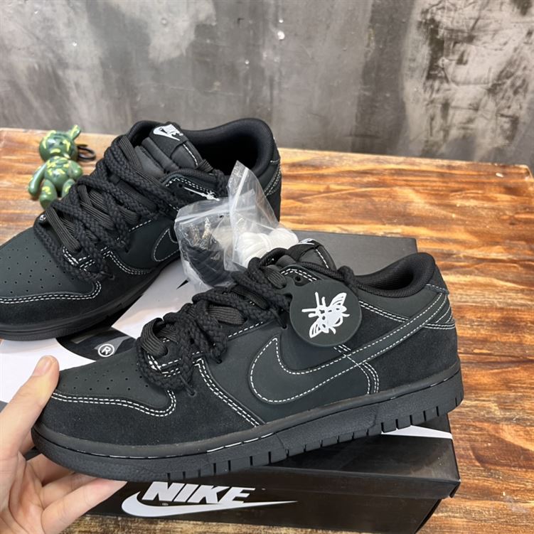 NIKE SB DUNK LOW SNEAKER – NSN010