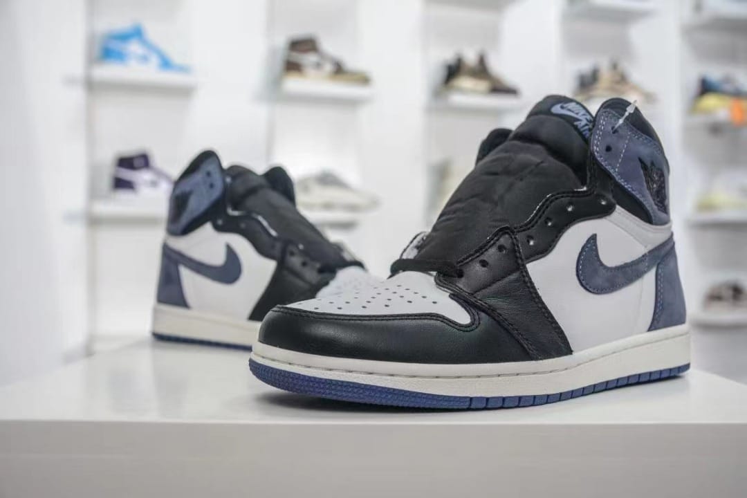 Air Jordan 1 Retro High Blue Moon