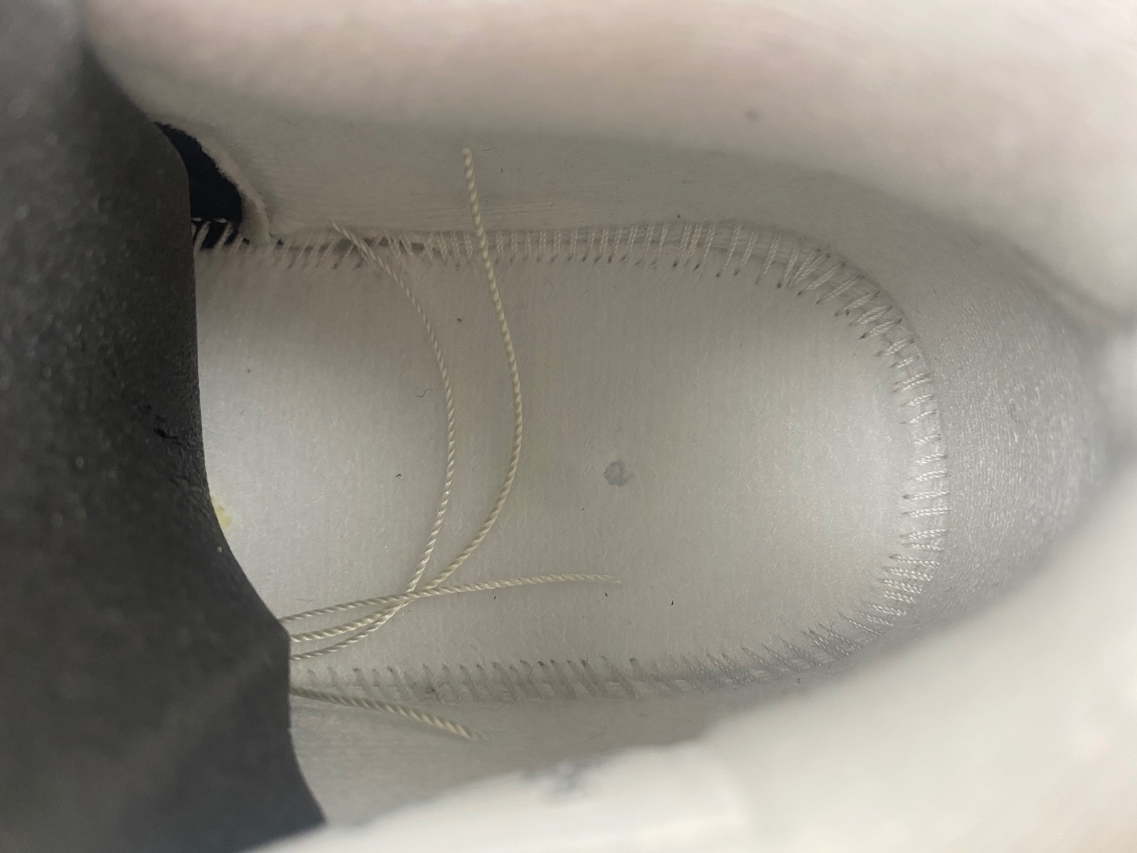 Air Jordan 4 Frozen Moments