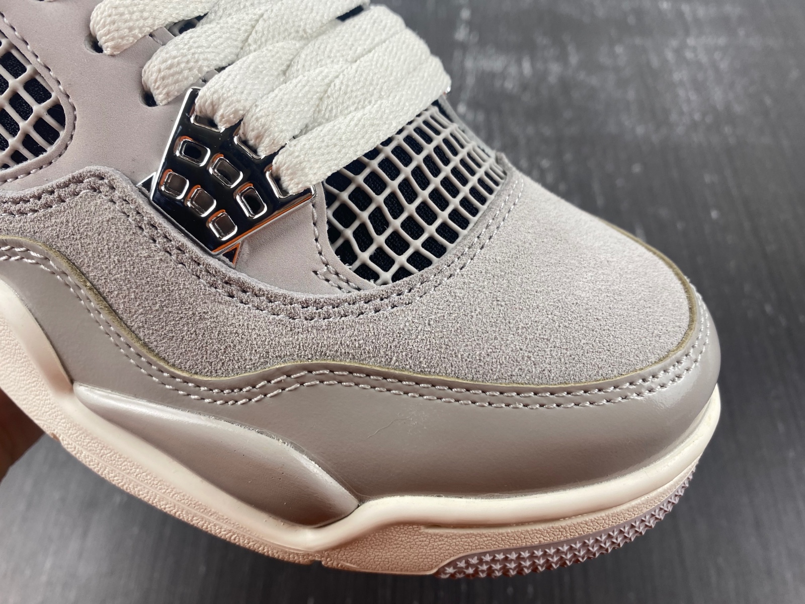 Air Jordan 4 Frozen Moments