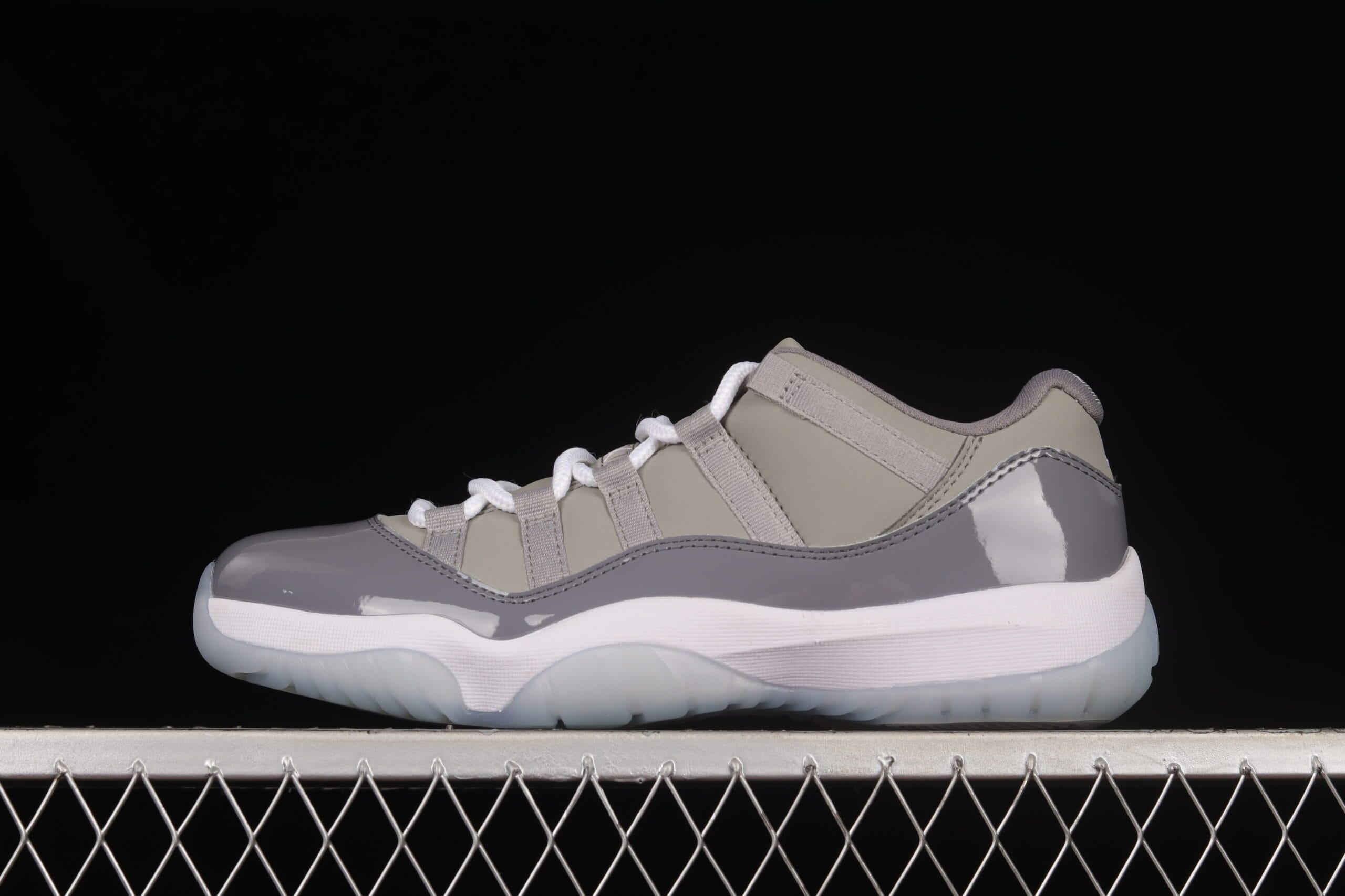 Jordan 11 Retro Low, Cool Grey