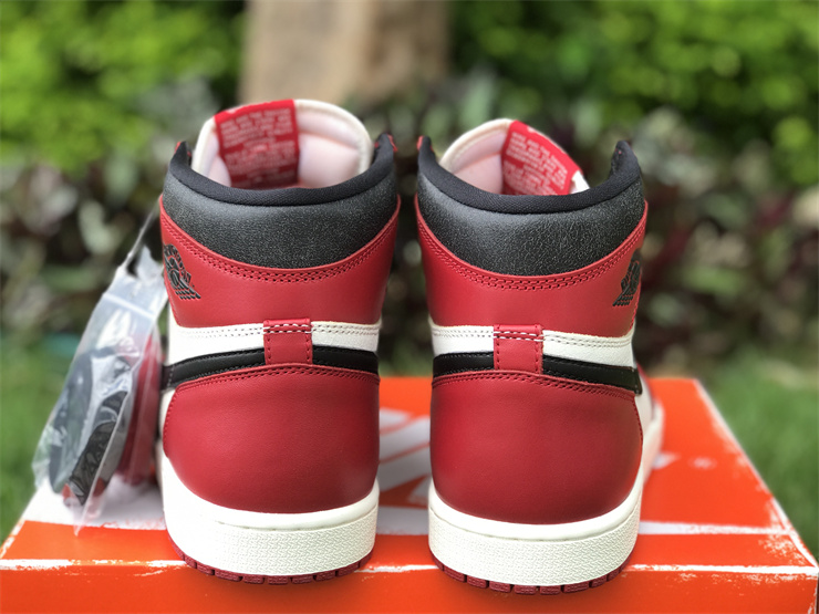 Air Jordan 1 High OG Chicago Lost and Found