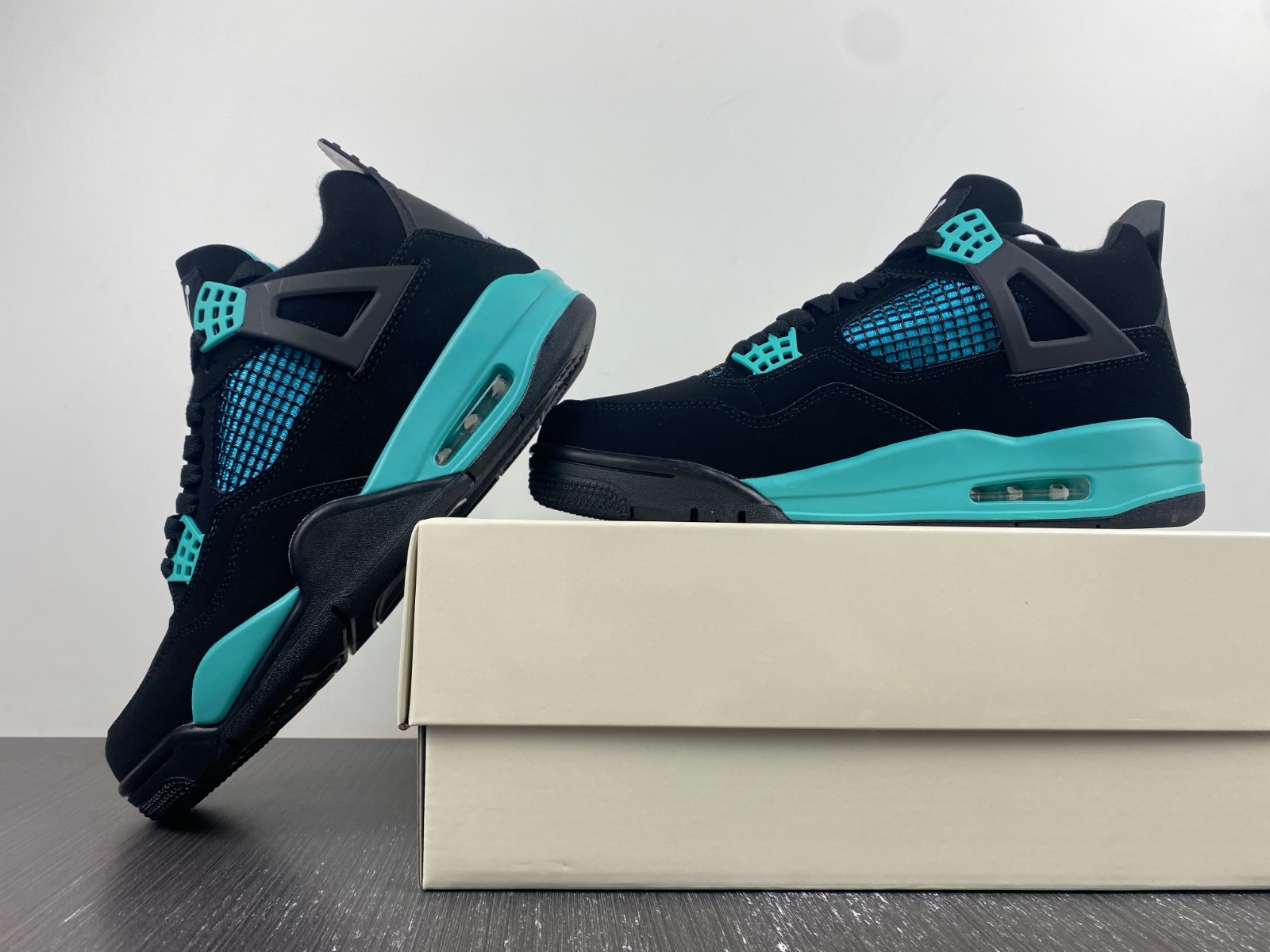 Air Jordan 4 Retro Coral Blue