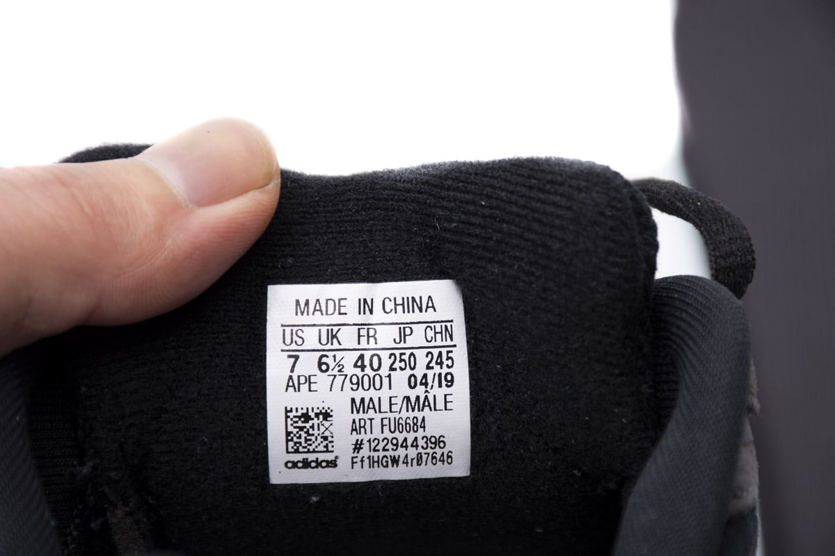 adidas Yeezy Boost 700 V2 Vanta