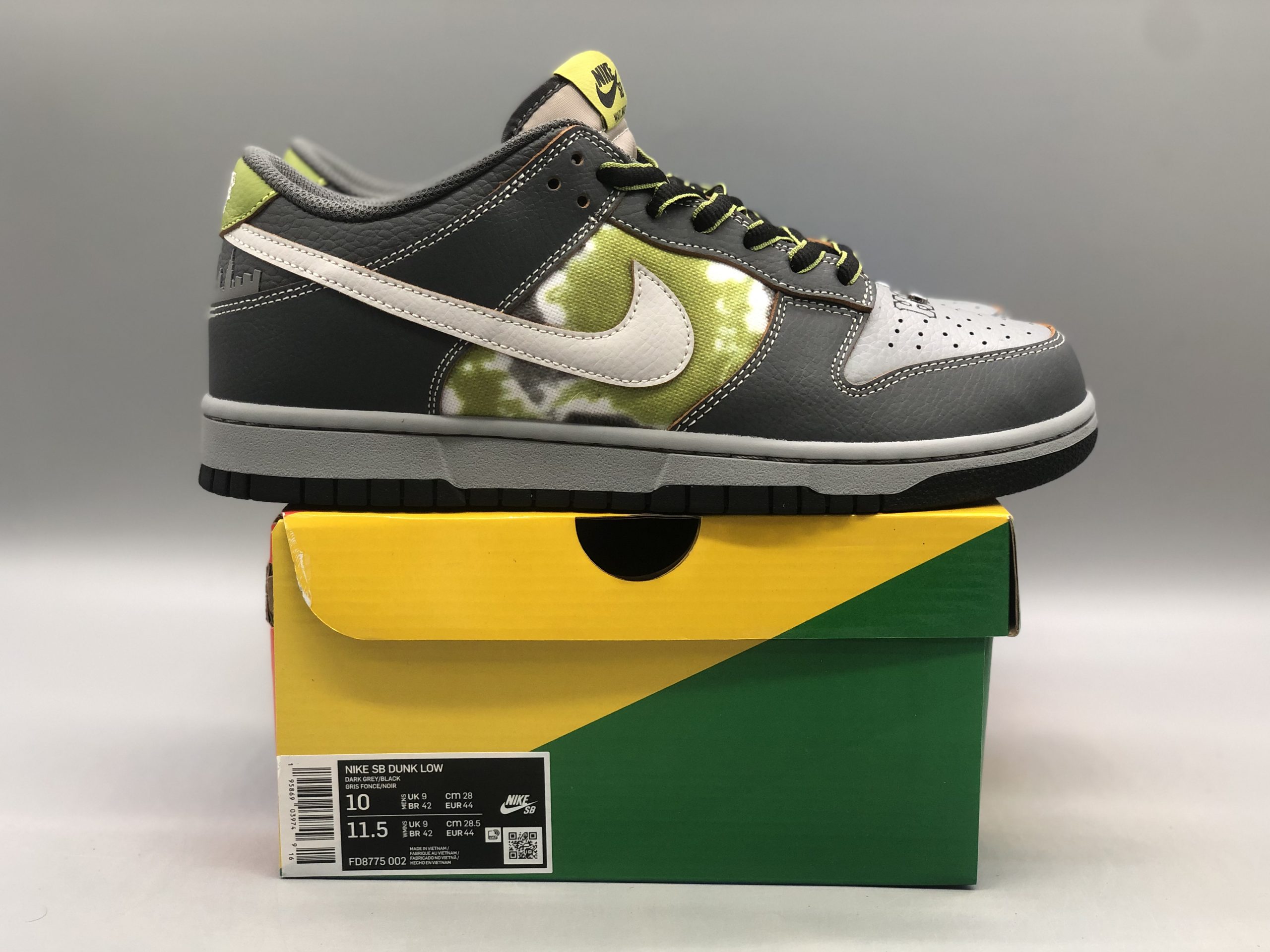 Nike SB Dunk Low HUF Wait, What!? (Friends and Family)