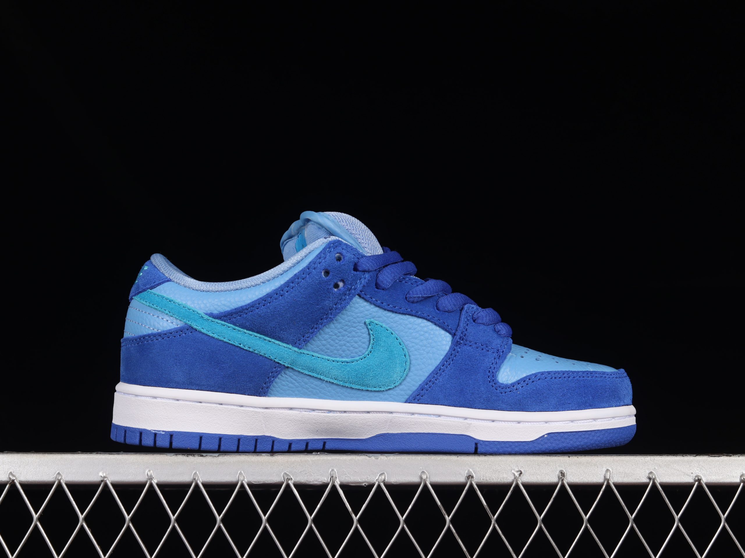 Nike SB Dunk Low Blue Raspberry