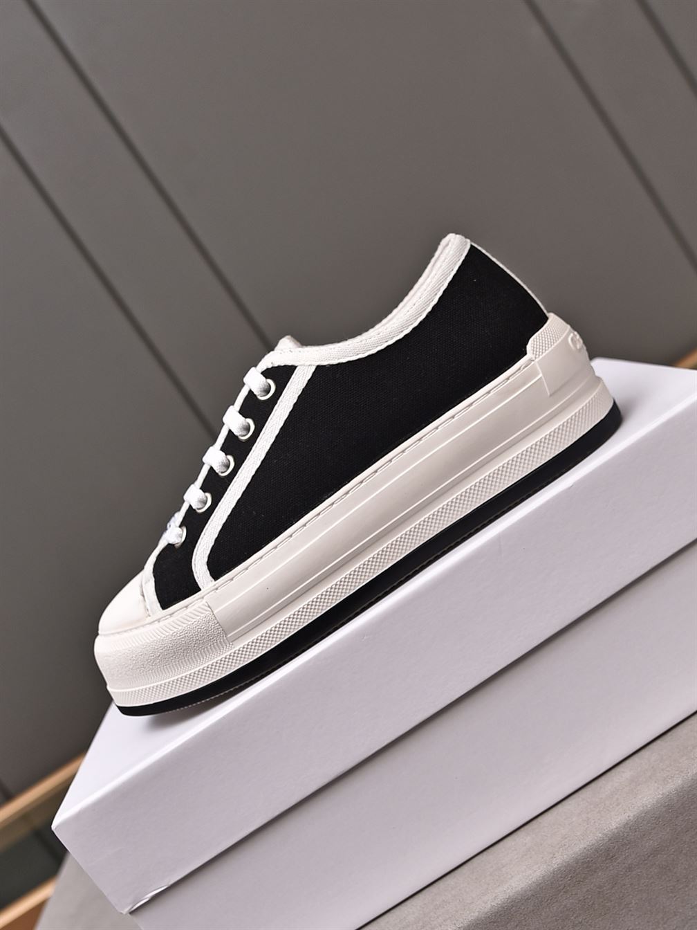 DIOR WALK’N’DIOR PLATFORM LOW-TOP SNEAKER – DO146