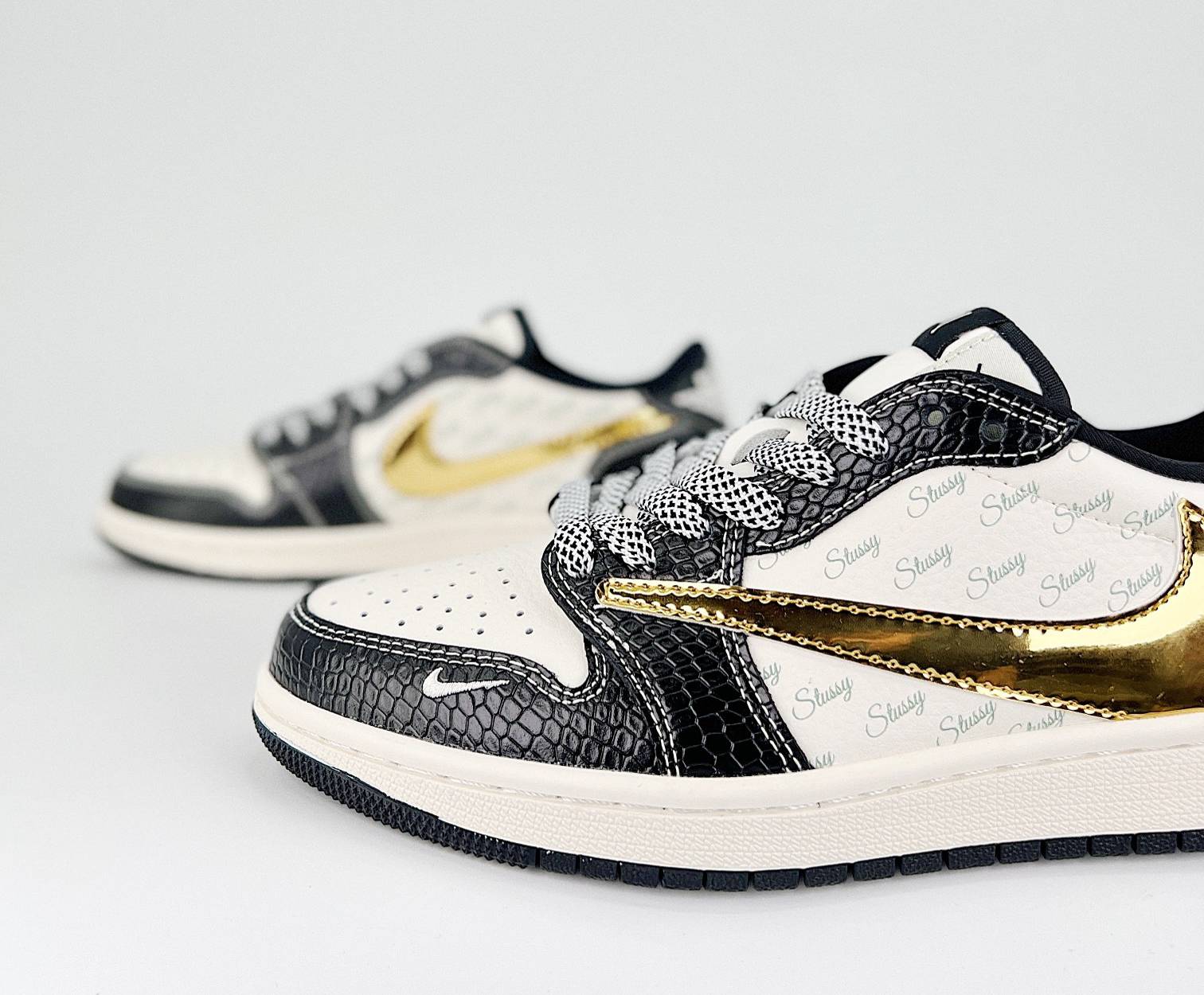 Travis Scott x Air Jordan 1 Retro Low Custom