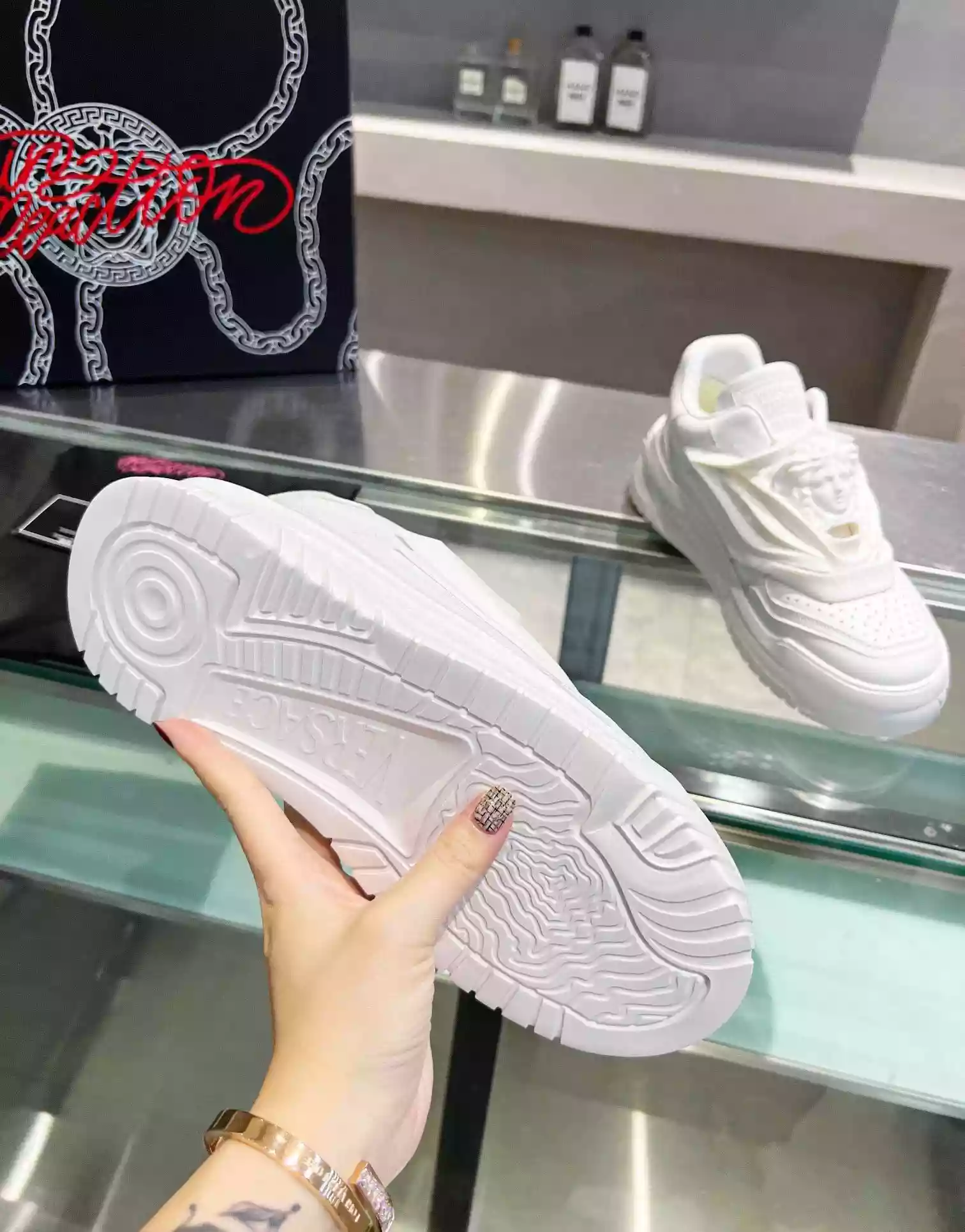 VERSACE WOMEN’S ODISSEA SNEAKERS IN WHITE LEATHER – VSS020