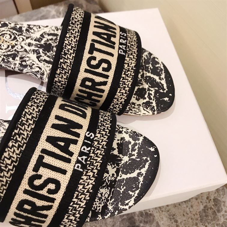 DIOR DWAY SLIDE – DS009
