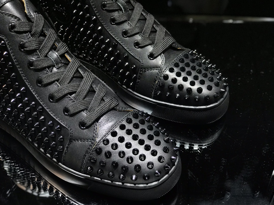 Christian Louboutin Louis Spikes Sneakers Calf leather and spikes Black