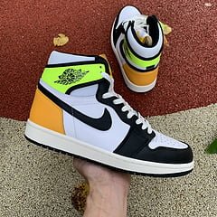 Air Jordan 1 University Gold