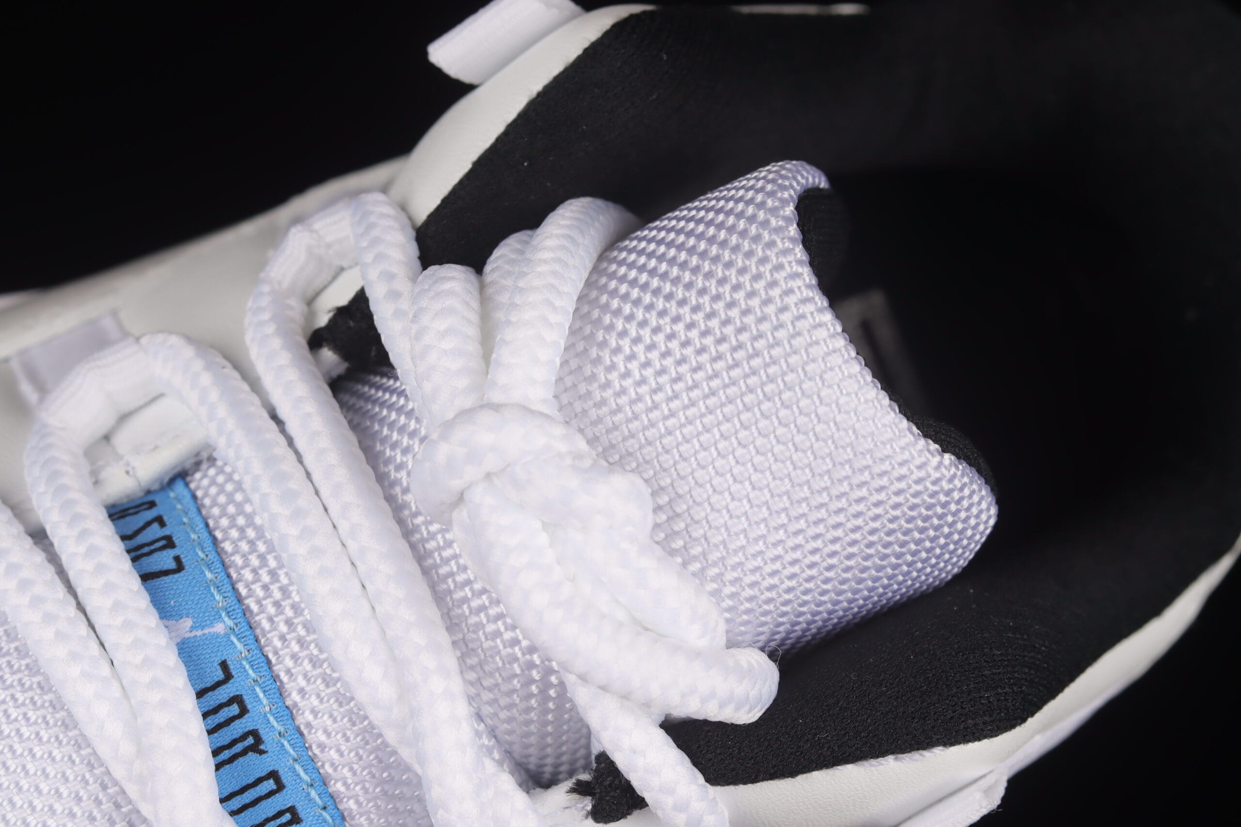 Air Jordan 11 Retro Low Legend Blue