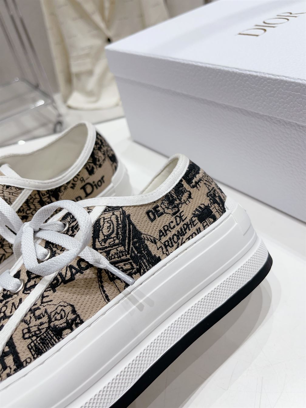 DIOR WALK’N’DIOR PLATFORM SNEAKER – DO111