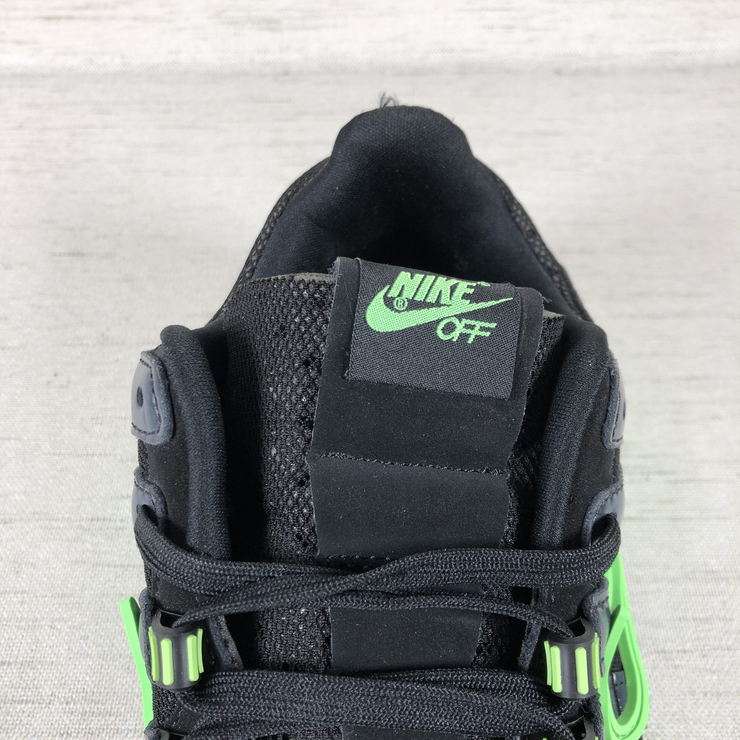 Nike Air Rubber Dunk Off-White Green Strike