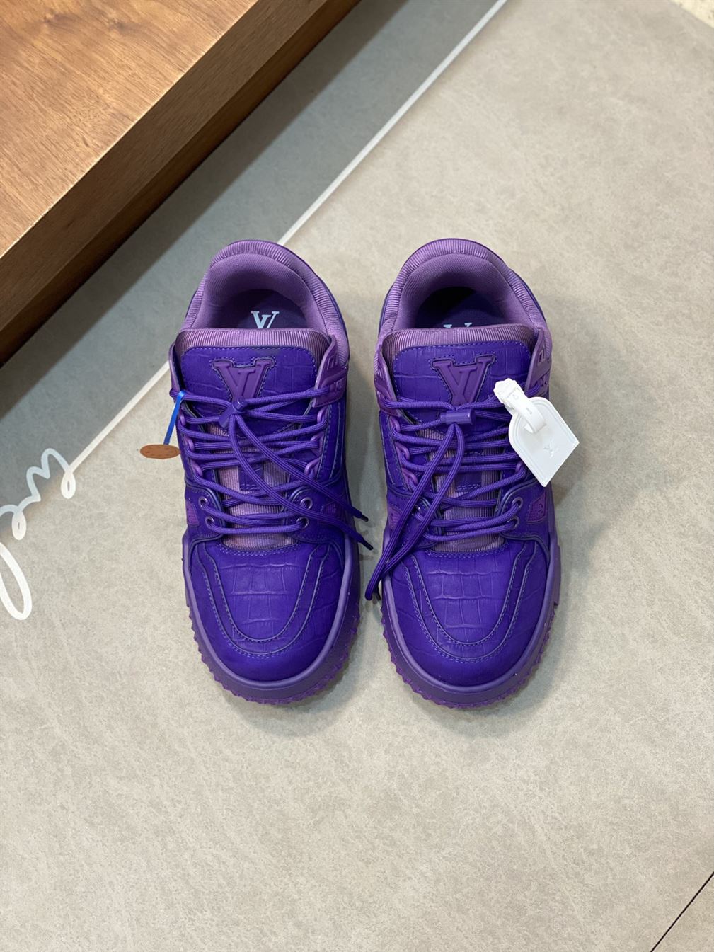 LOUIS VUITTON SS24 SNEAKER – LVS164