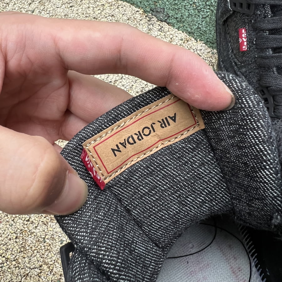 Jordan 4 Retro Levi’s Black