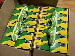 Supreme x Nike SB Dunk Low