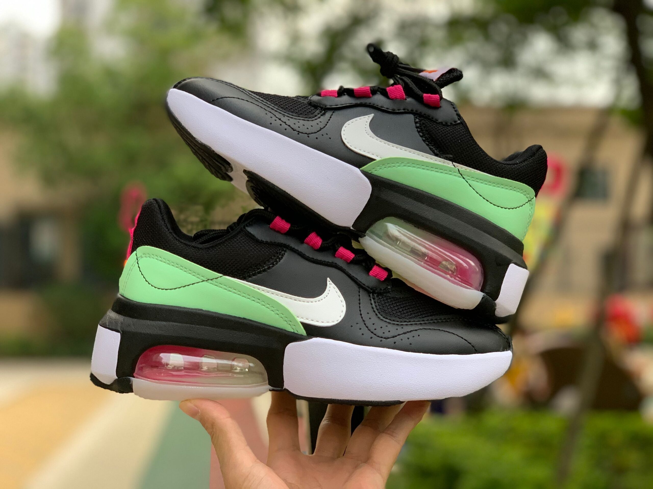 Nike Air Max Verona Black Cosmic Fuchsia