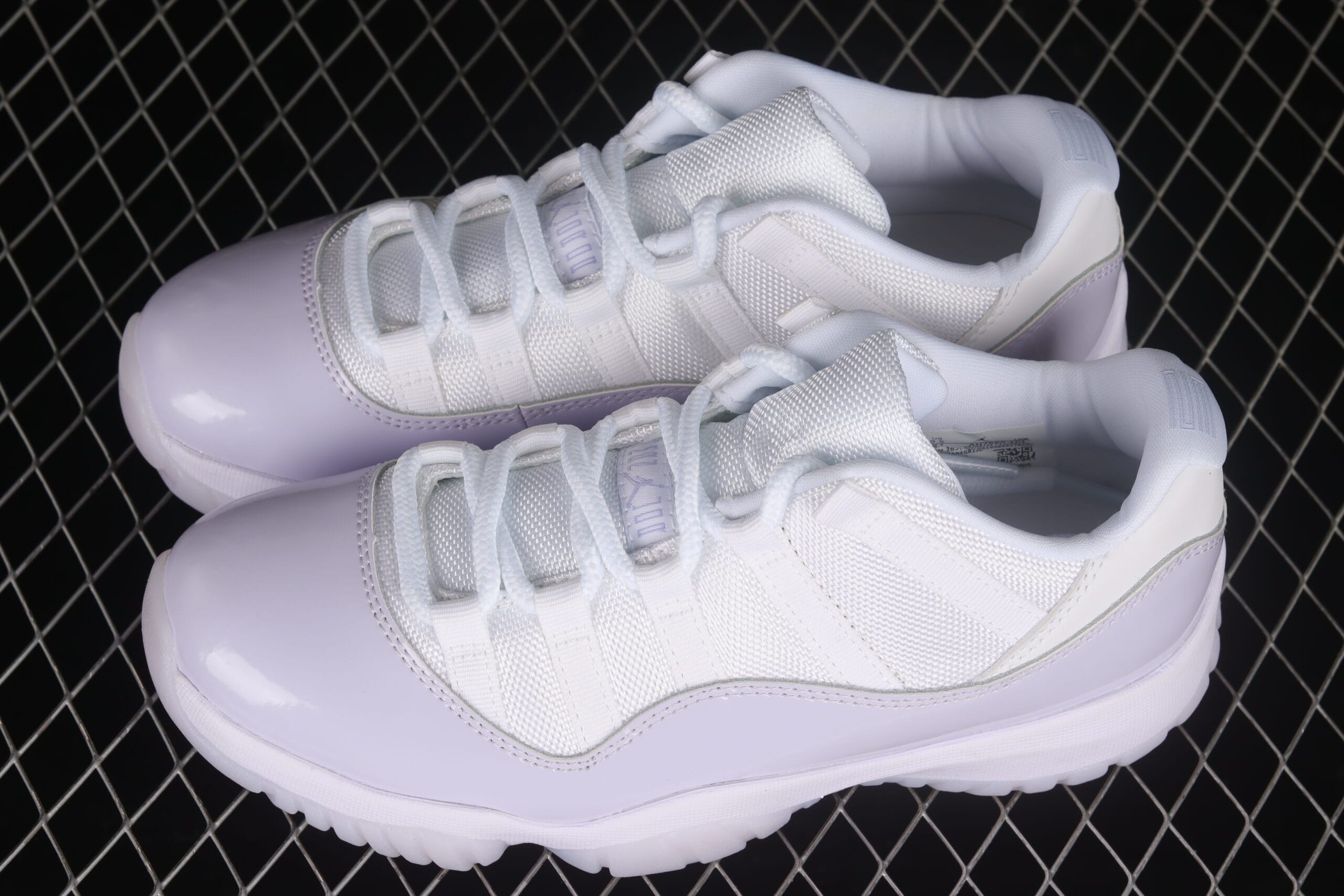 Jordan 11 Retro Low, Pure Violet