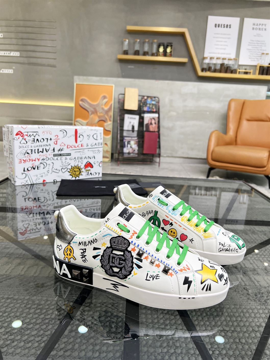 DOLCE & GABBANA GRAFFITI PRINT LOW-TOP SNEAKERS – DG023