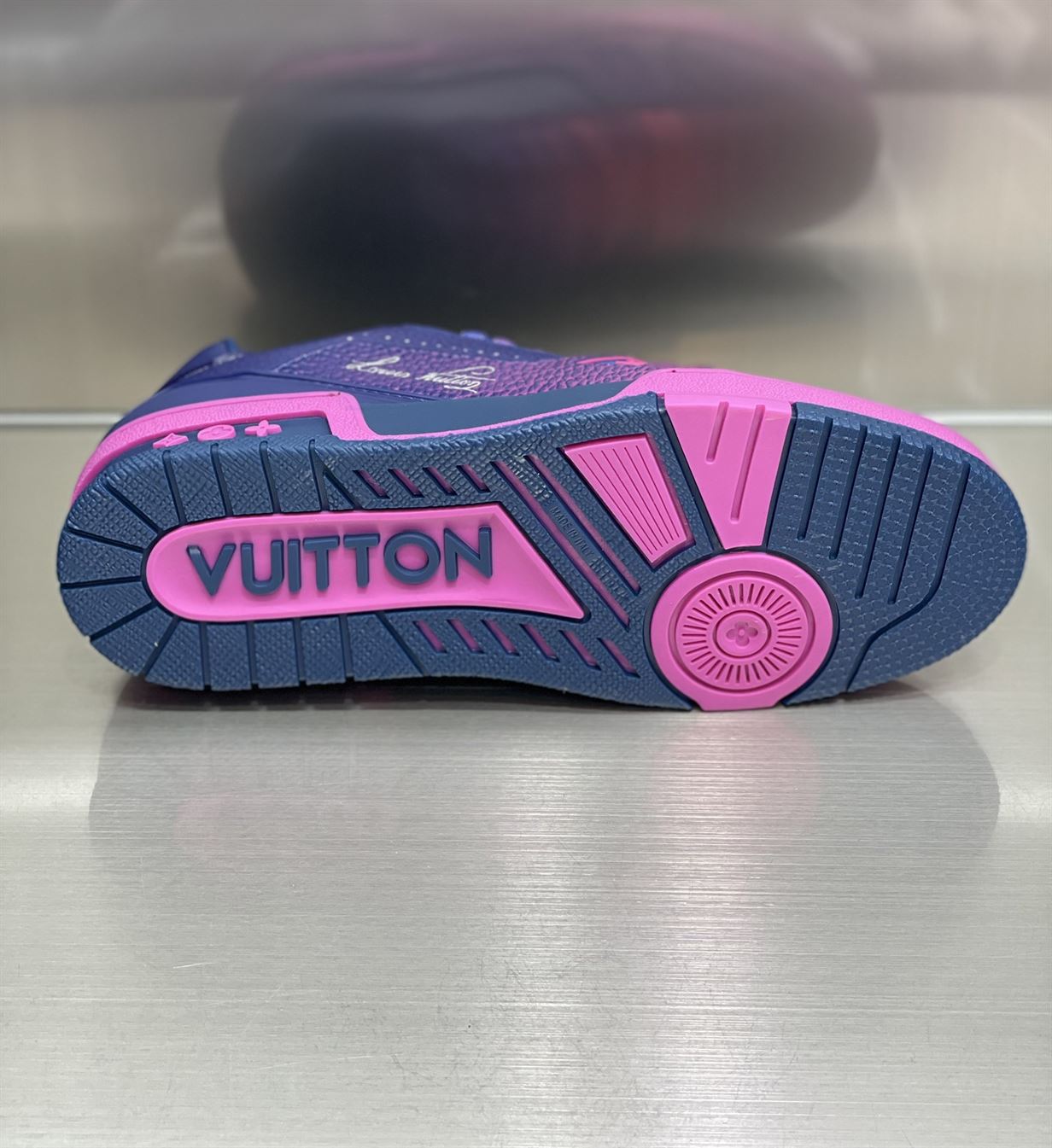 LOUIS VUITTON TRAINER SNEAKERS IN PINK – LVS003