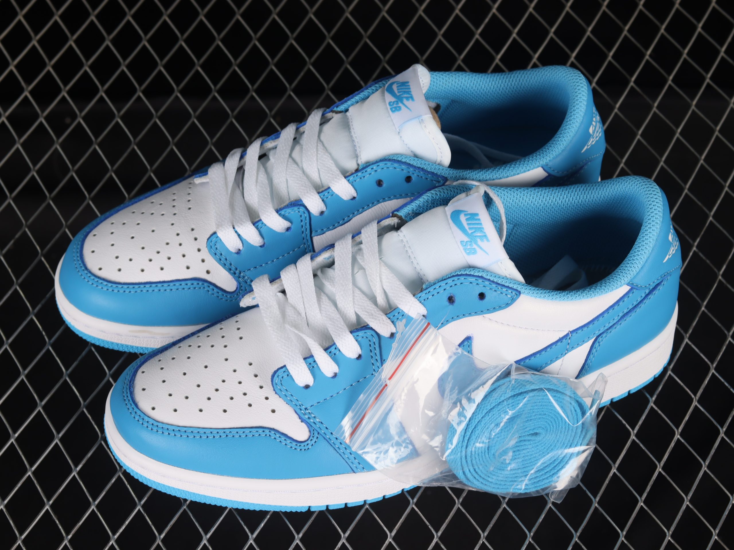 Jordan 1 Low SB UNC