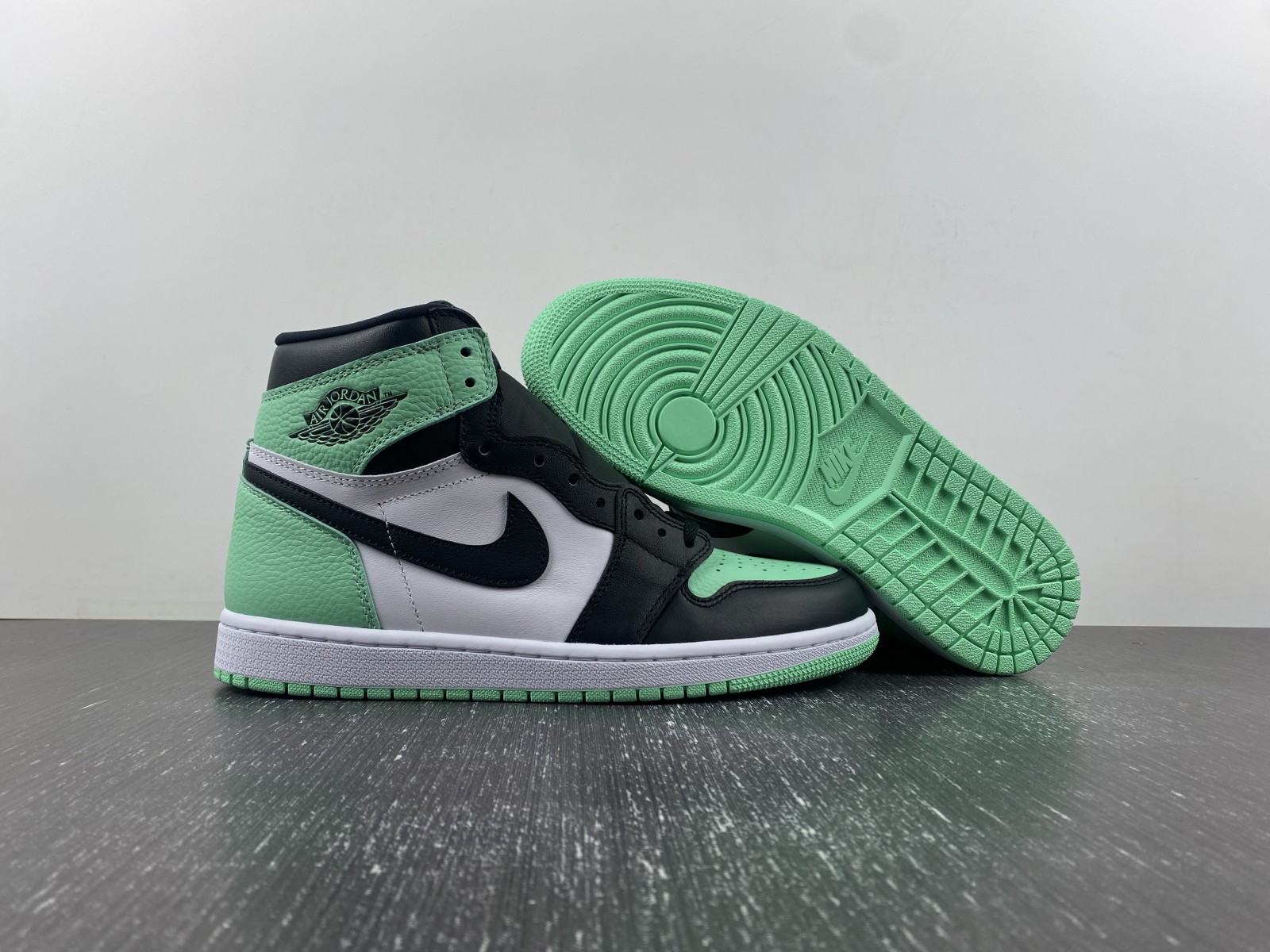 Air Jordan 1 High Green Glow
