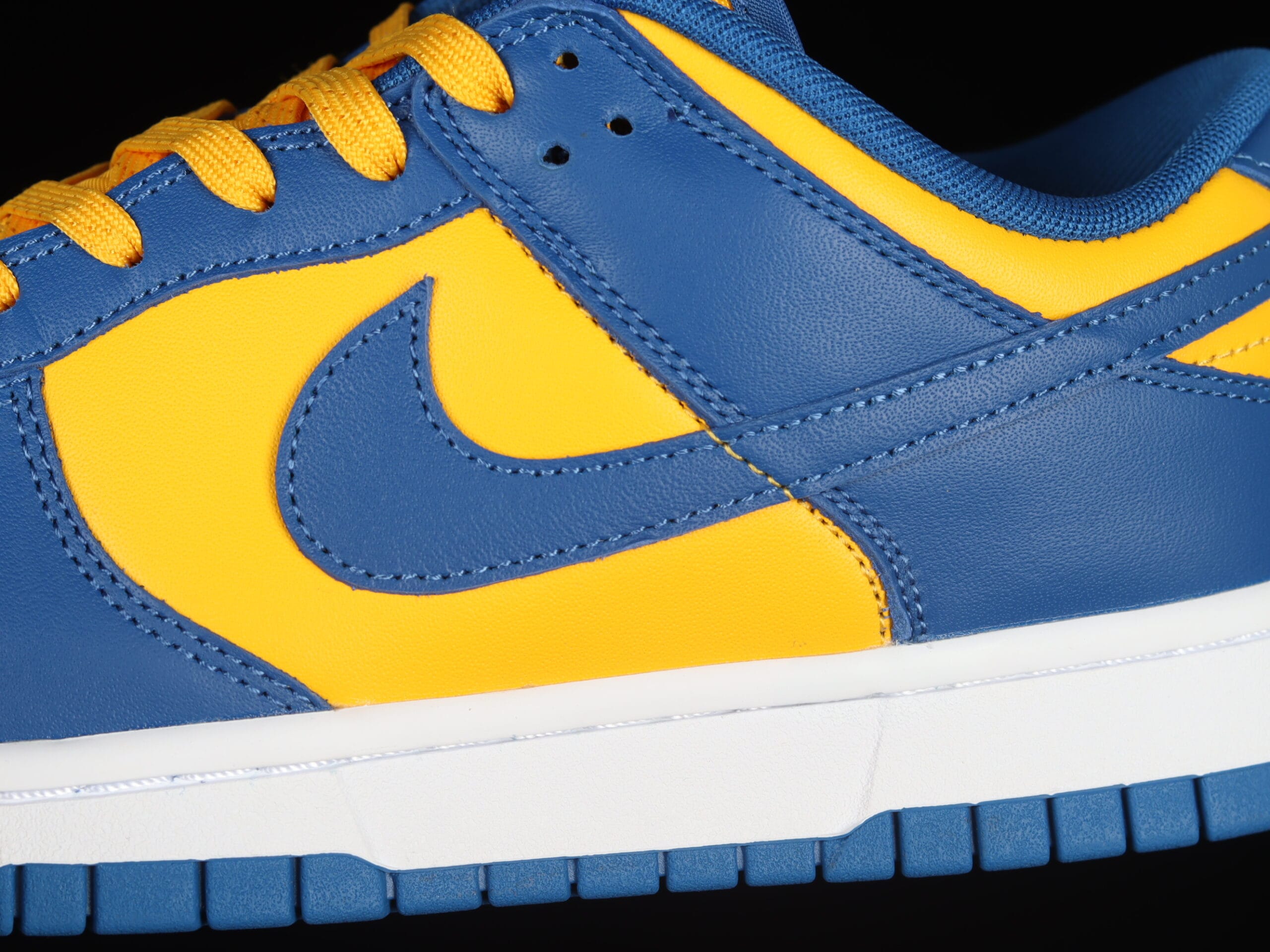 Nike Dunk Low UCLA