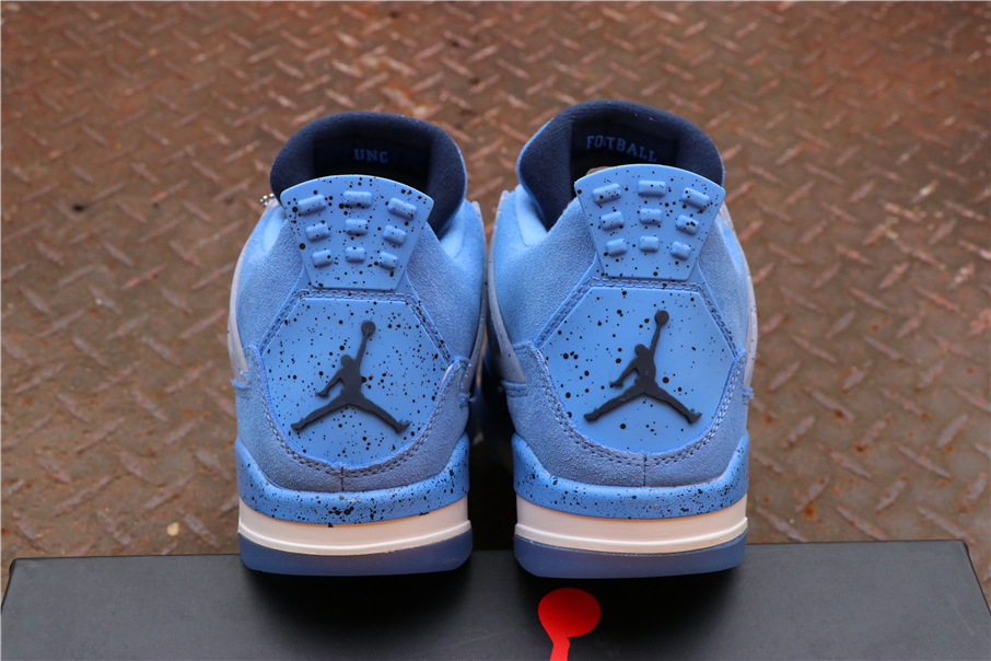 Air Jordan 4 Retro UNC PE