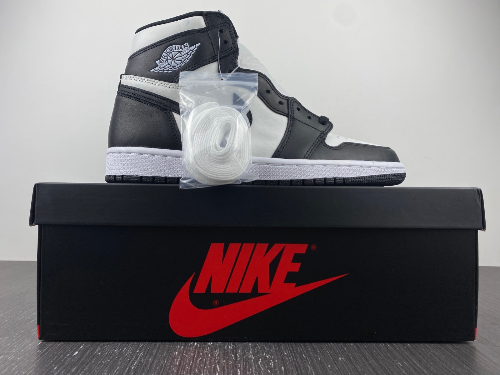 Air Jordan 1 Retro High ’85 OG ‘Black White’