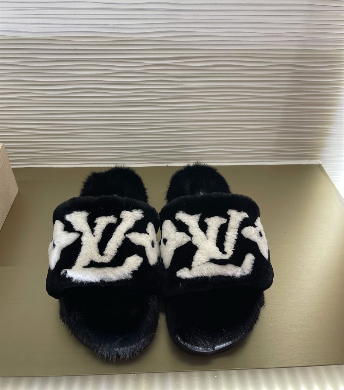 LOUIS VUITTON POOL PILLOW COMFORT MULES – LVSD053