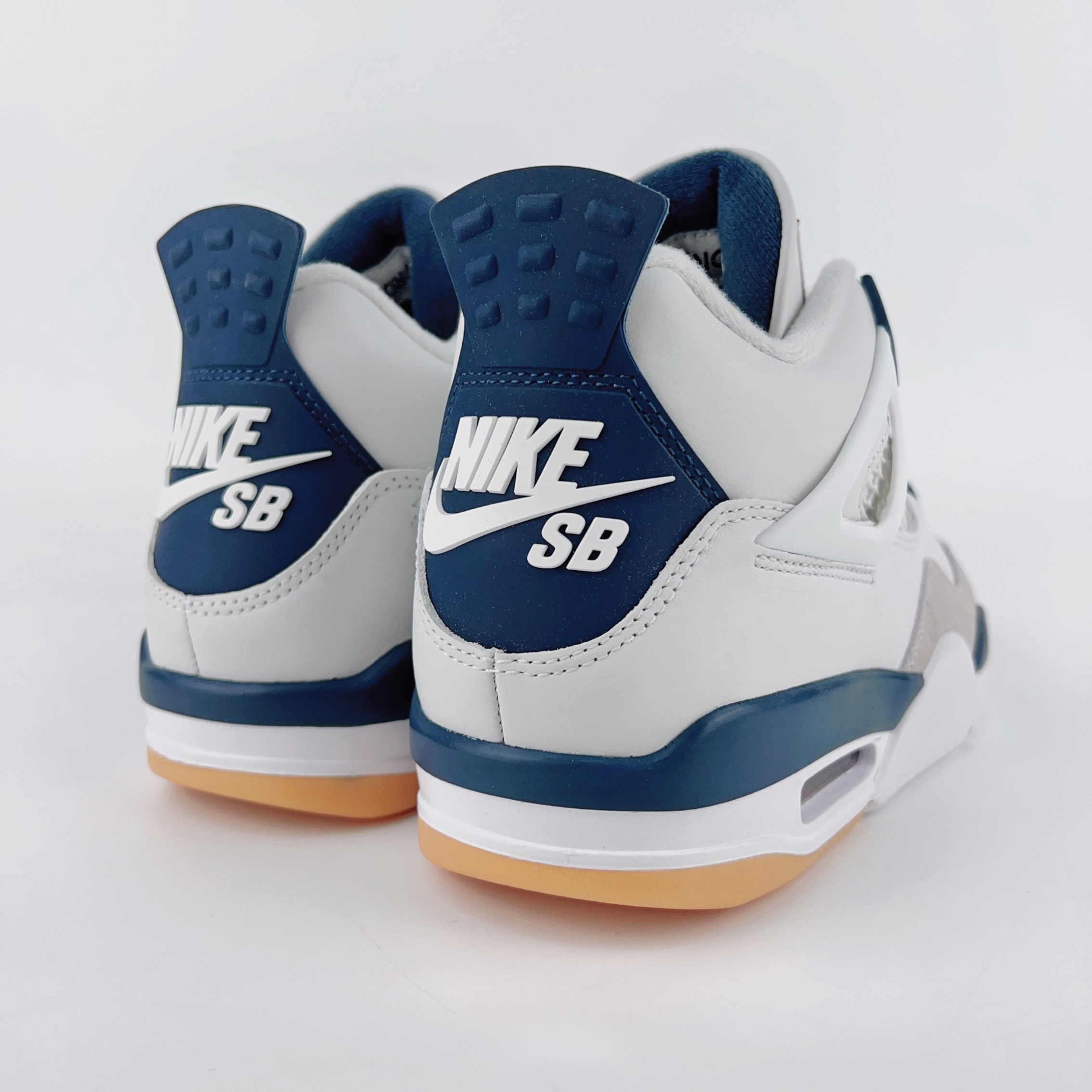 Nike SB x Air Jordan 4 “Navy”
