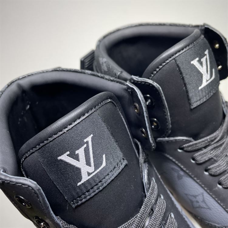 LOUIS VUITTON RIVOLI BOOTS – LVS104