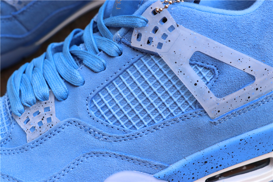 Air Jordan 4 Retro UNC PE