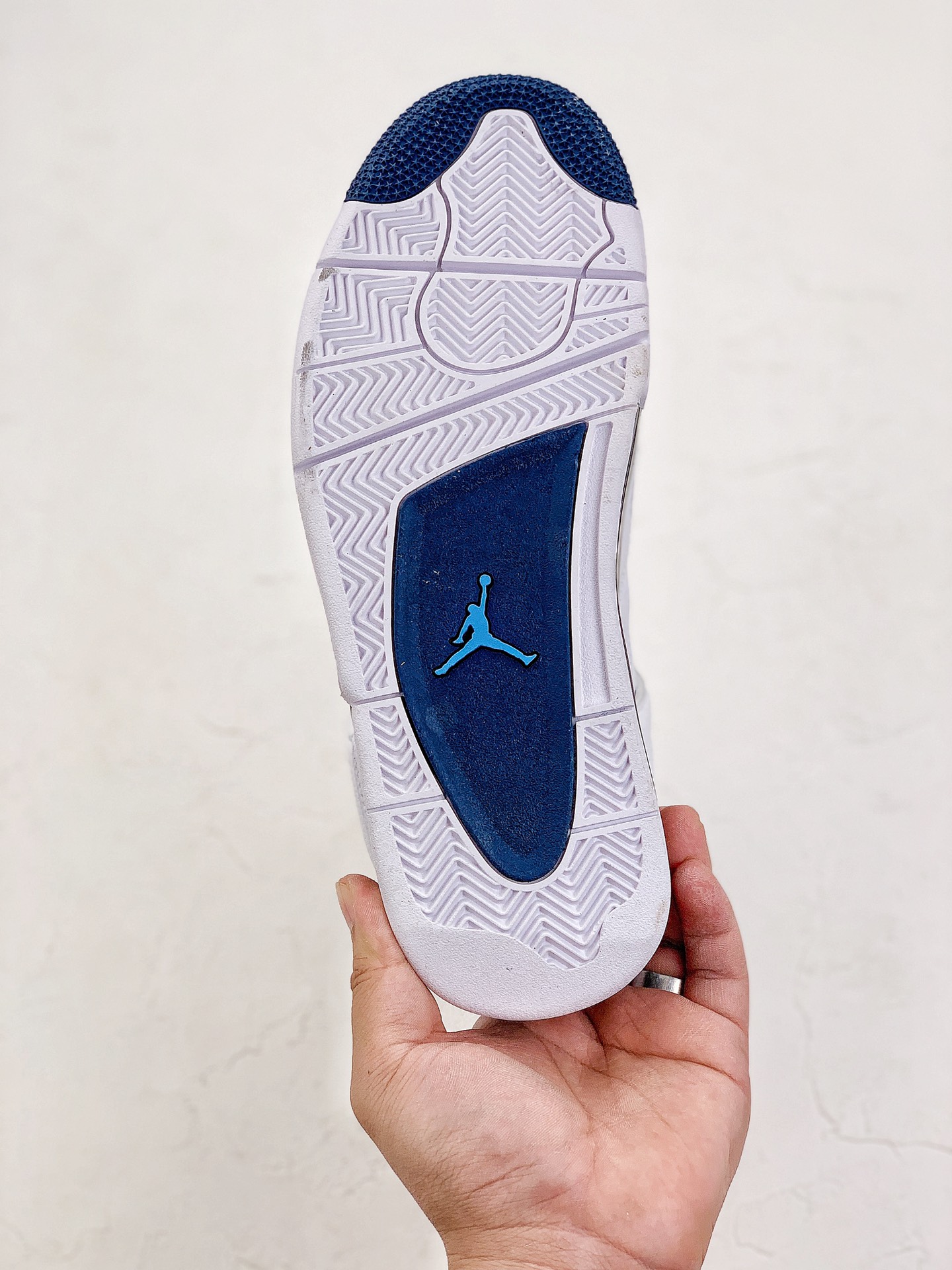 Jordan 4 Retro Columbia