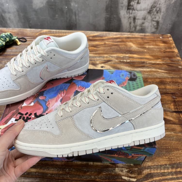 NIKE ZOOM DUNK LOW PRO SB ‘SUMMIT WHITE’ SNEAKER – NSN001