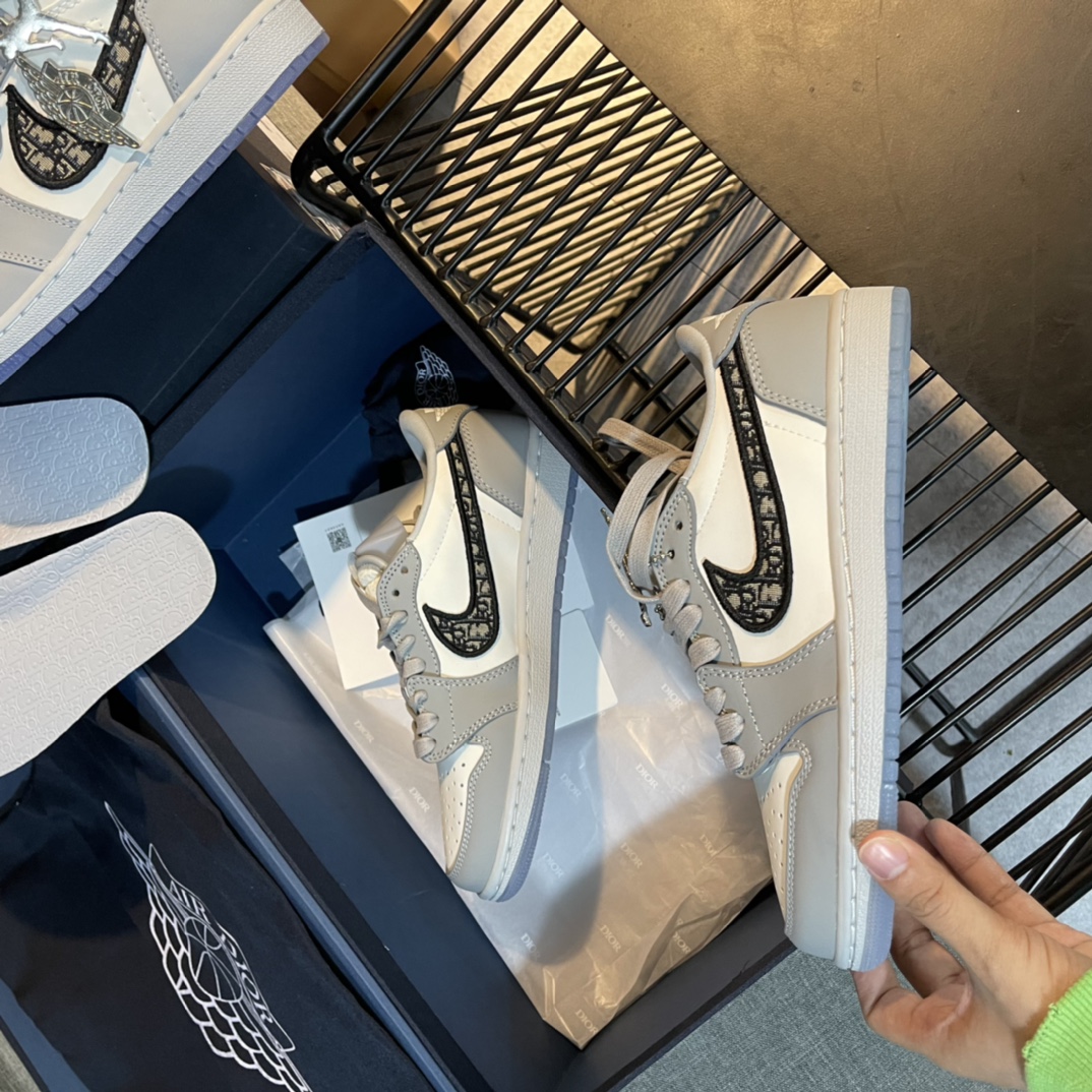 JORDAN 1 RETRO LOW DIOR – DO094