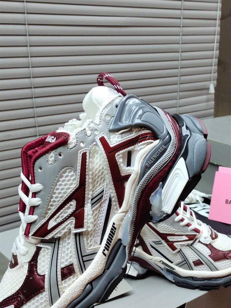 BALENCIAGA RUNNER SNEAKER IN GREY – BLA055