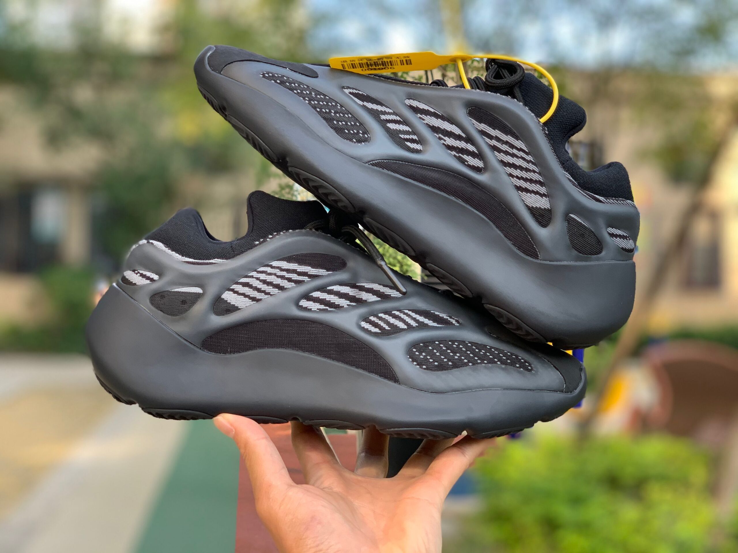 adidas Yeezy 700 V3 Alvah