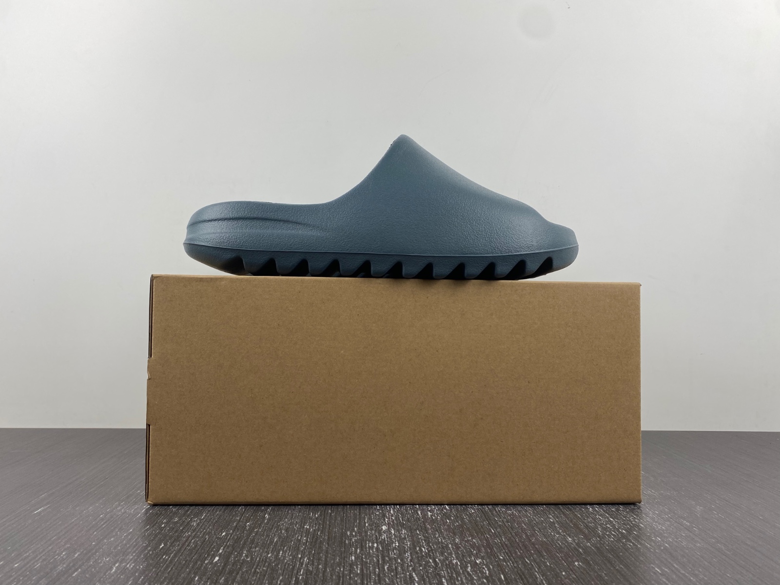 YEEZY SLIDE “Slate Marine”