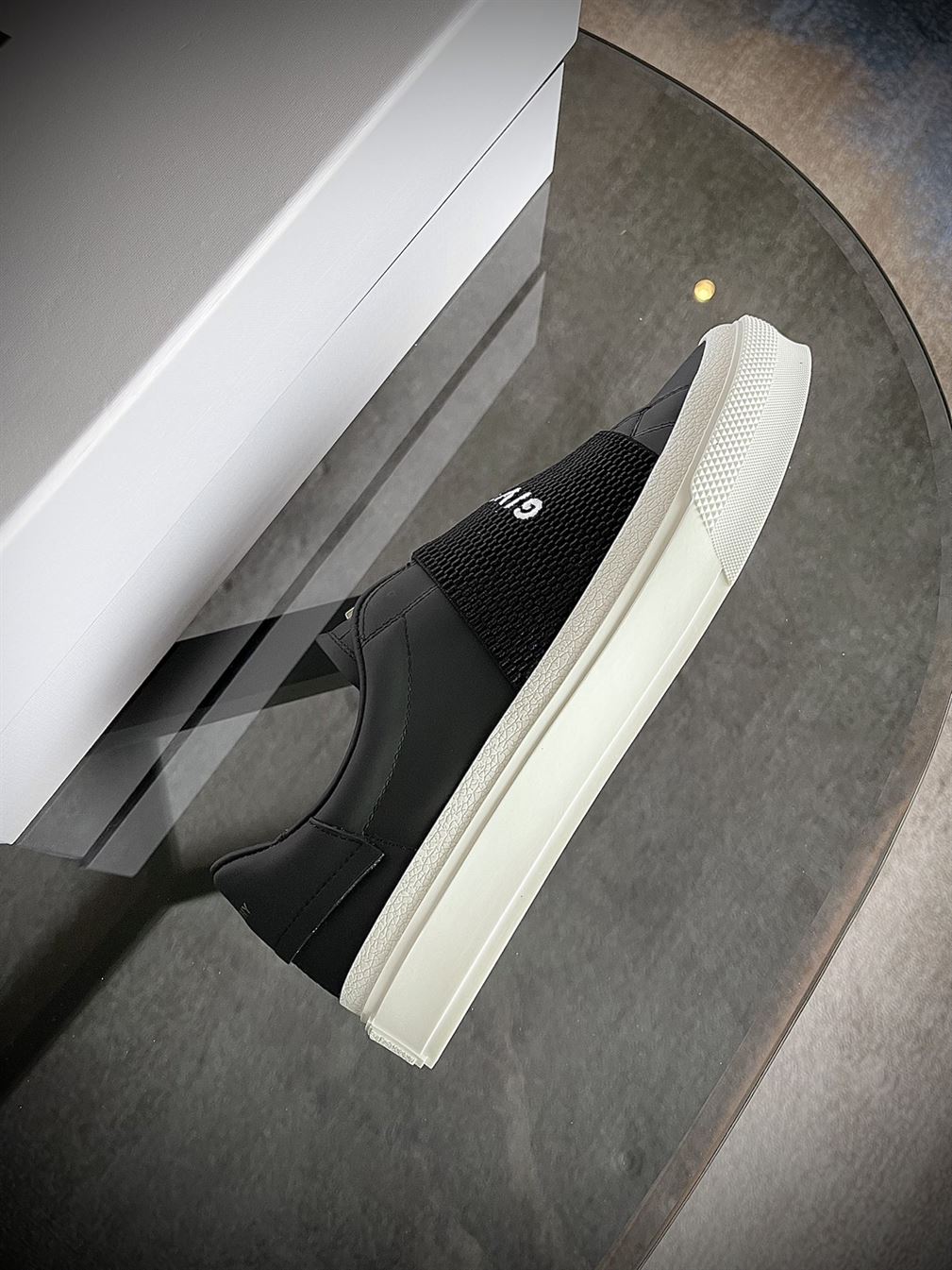 GIVENCHY SNEAKERS WITH ELASTIC BAND – GVC002