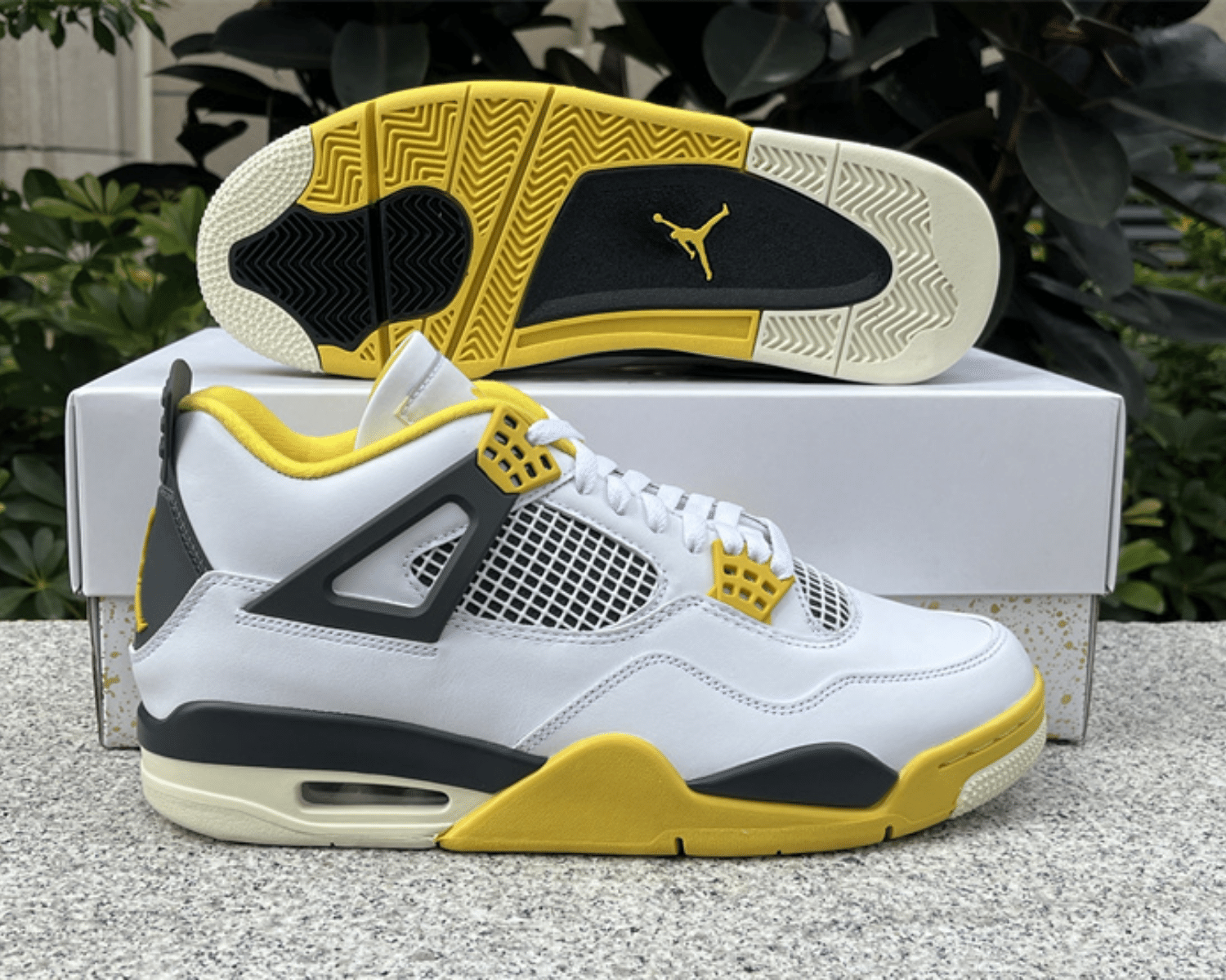 Women’s Air Jordan 4 Vivid Sulfur