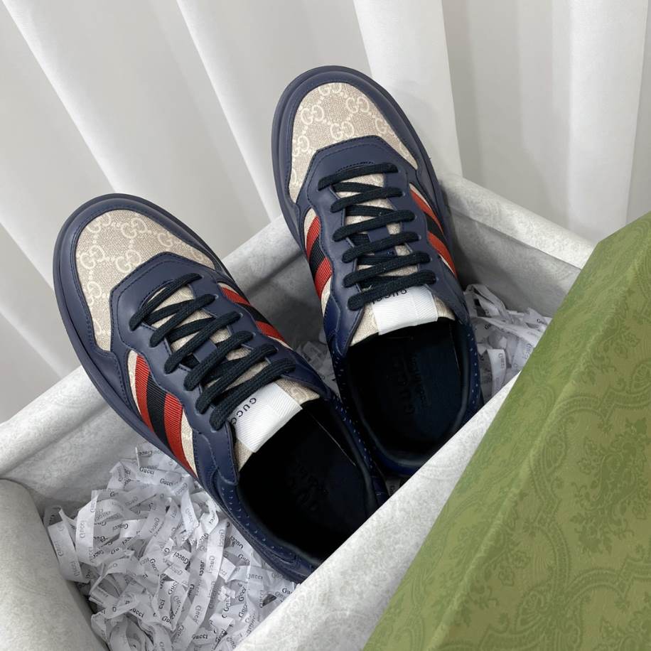 Gucci Chunky Lace Embossed Black Sneakers – GCC191