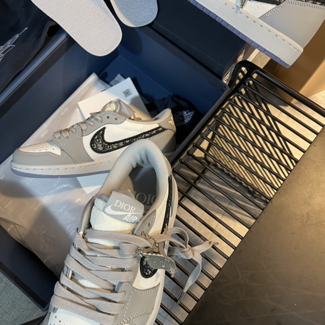 JORDAN 1 RETRO LOW DIOR – DO094