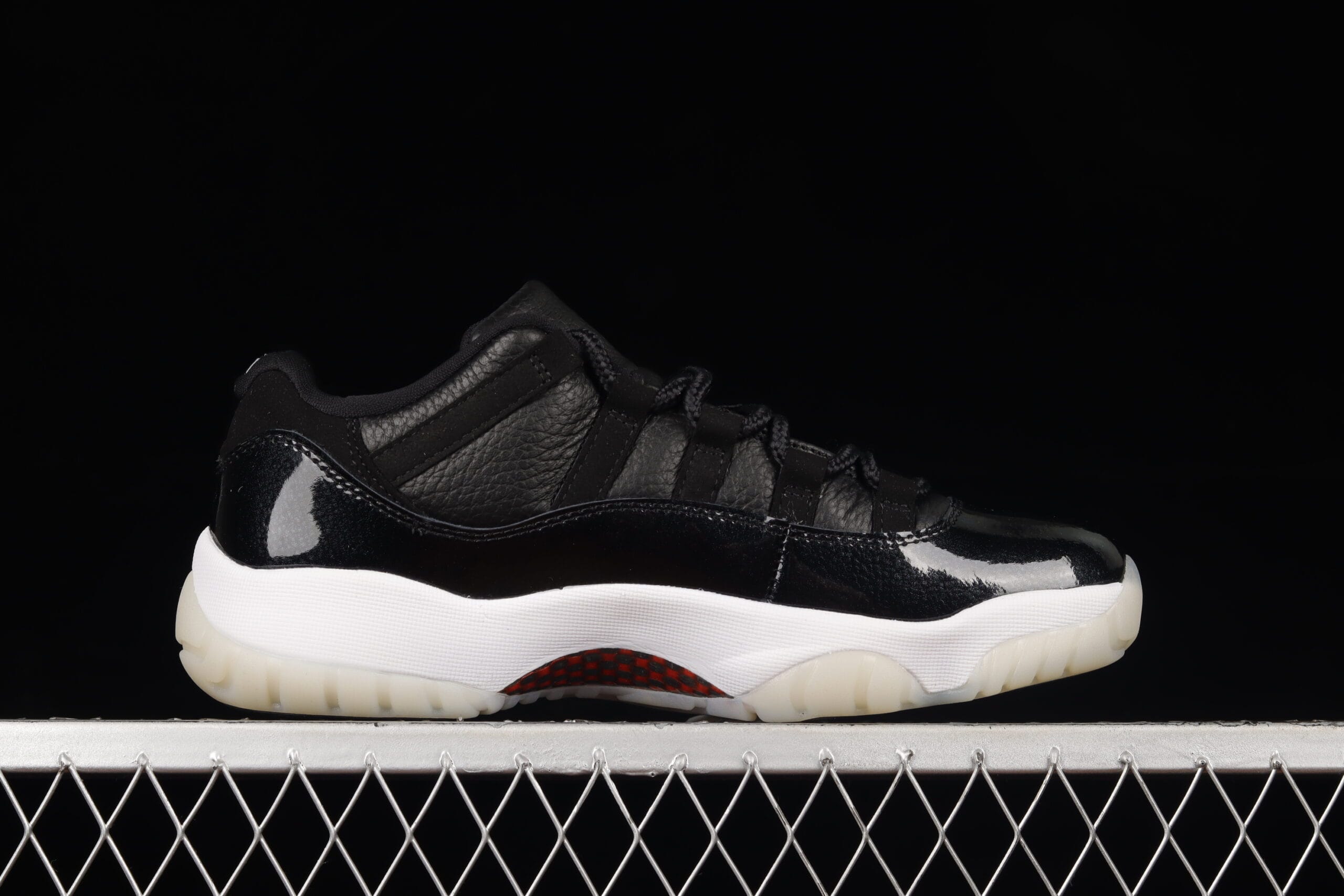 Jordan 11 Retro Low 72-10, Black/White/Sail/Gym Red