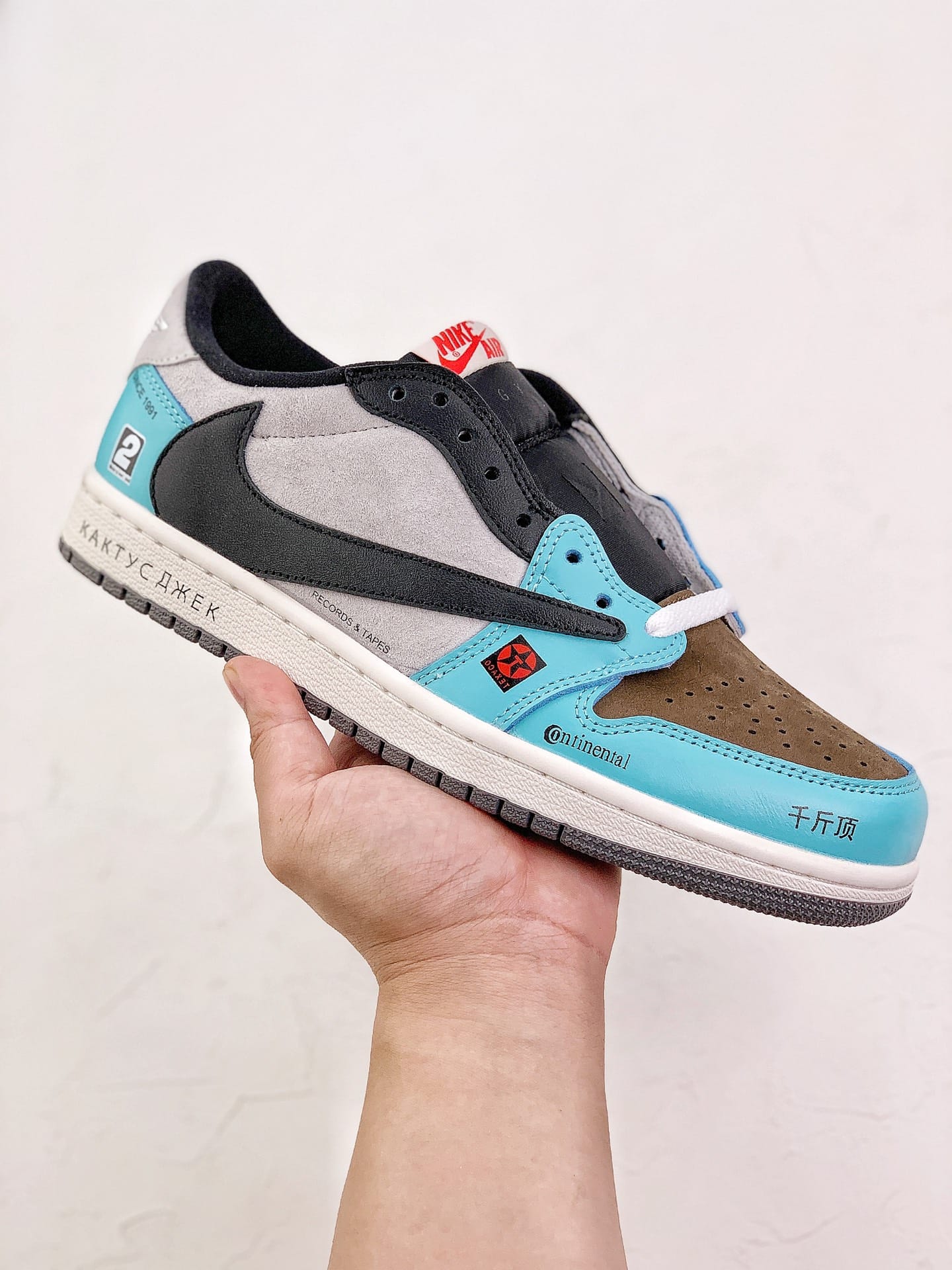 Jordan 1 Low Russian Travis Scott