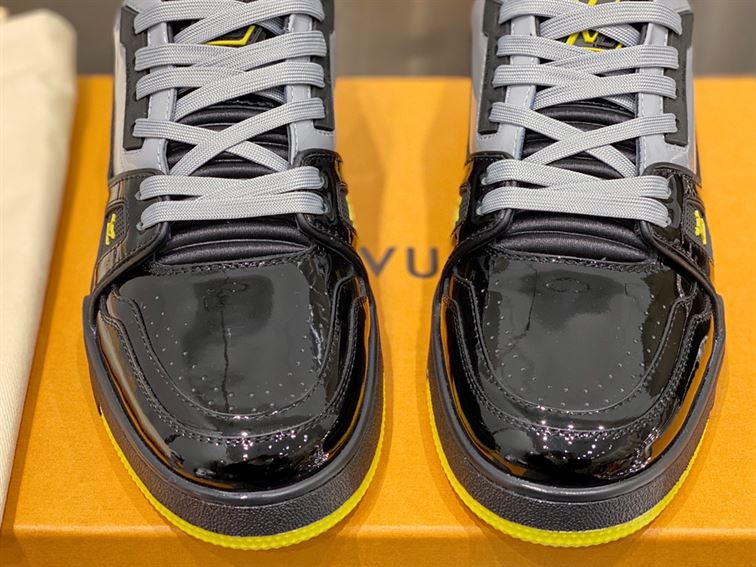 LOUIS VUITTON TRAINER SNEAKERS IN BLACK PATENT CANVAS – LVS004