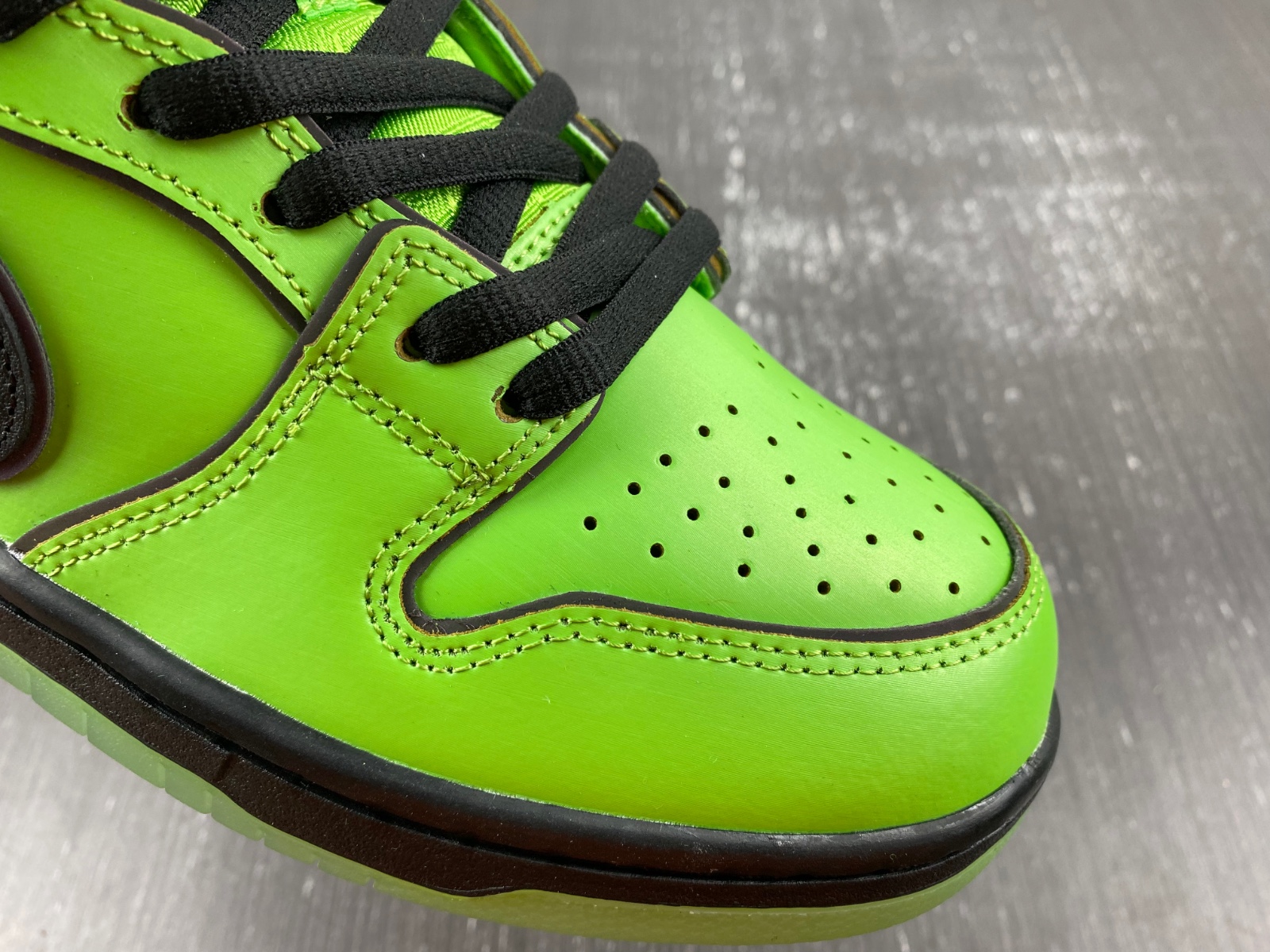 The Powerpuff Girls x Nike SB Dunk Low “Buttercup”